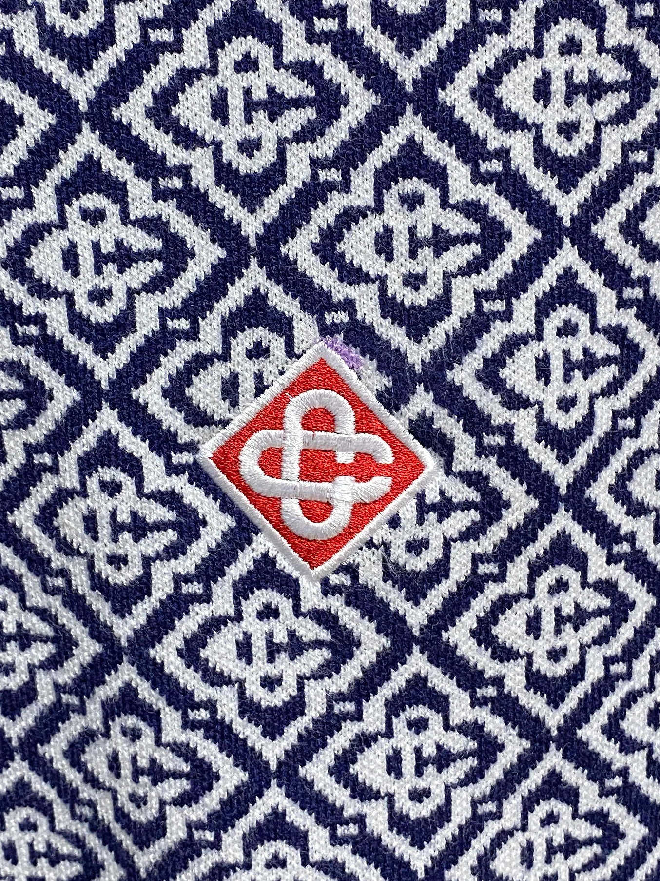Casablanca men's rhombus jacquard long-sleeved Polo is the first choice for detail control. It adopts Navy Blue+White rhombus full-width jacquard technology. It is covered with brand geometric patterns. The texture is dense and three-dimensional, and the pattern is clear and full. It is not a simple print. It has a complete texture on the front and back, and it directly fills the retro atmosphere. With its own French Retro tone, taking into account both casualness and sophistication, this knitted Polo is a great addition to boys’ autumn and winter wardrobes. Sizes:M-3XL